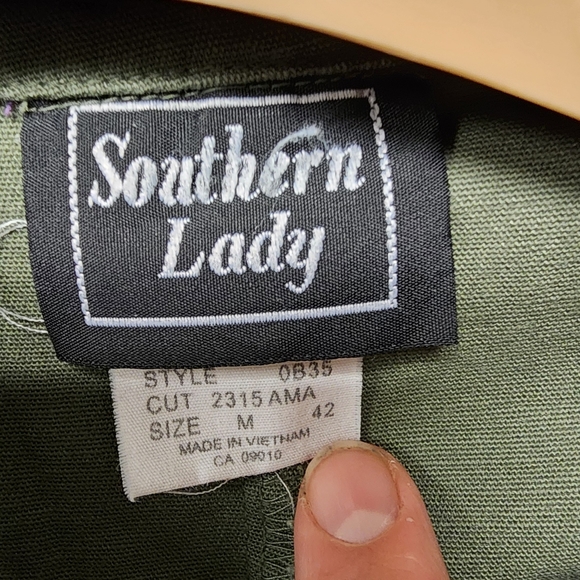 Southern Lady Olive Green Falling Leaves/Acorns Button Up Vest, Size Medium - Picture 3 of 4